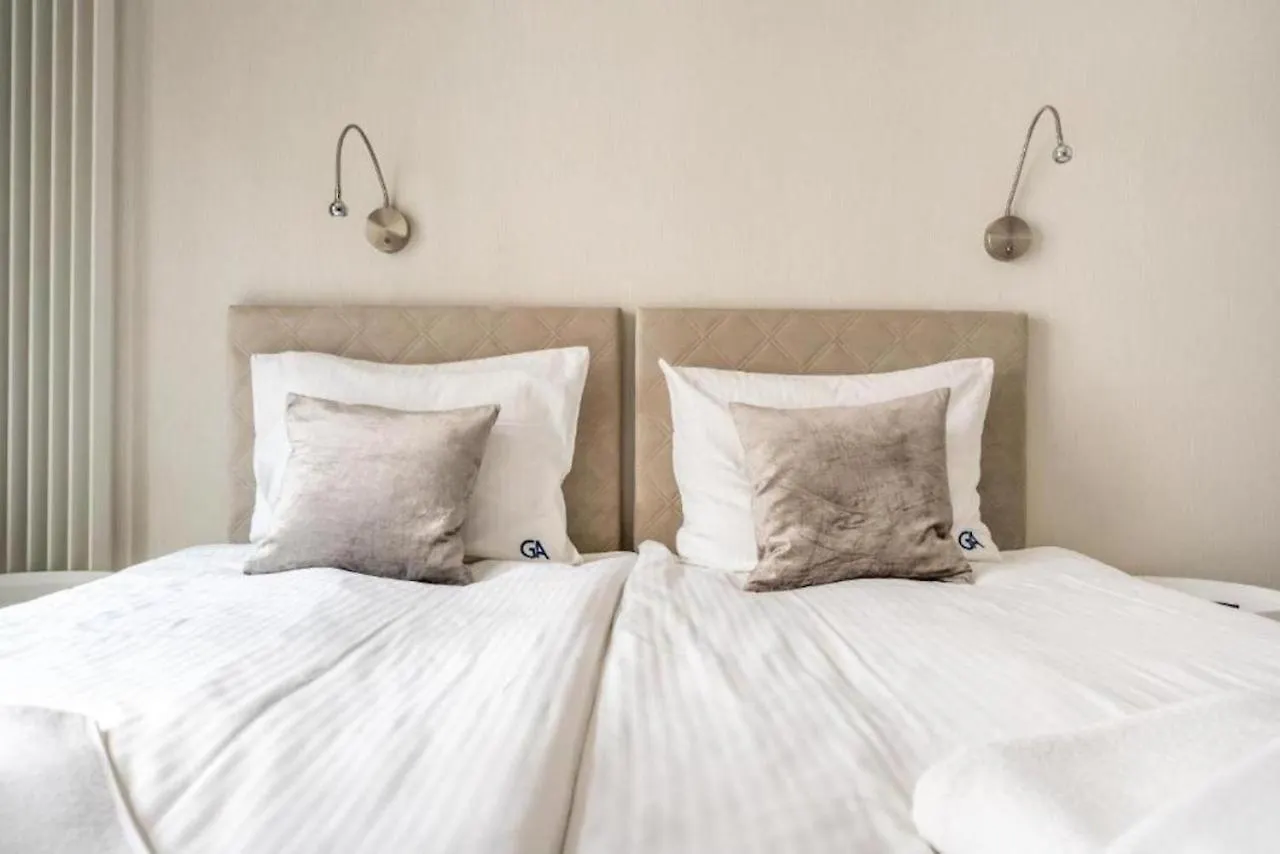 Apartment Urban Chic - Luxury Warsaw Stays - Mennica Residence - 4 Bedrooms