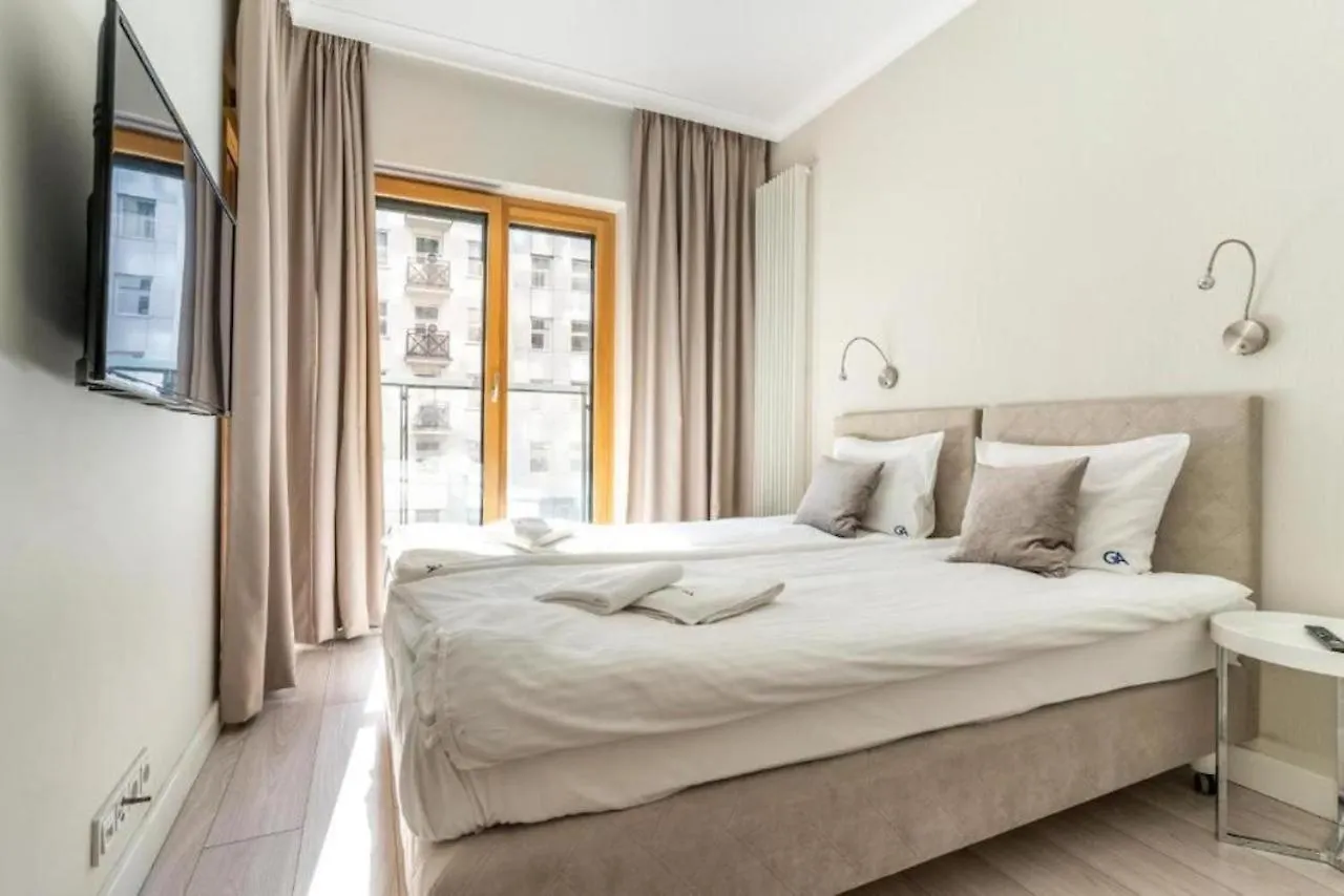 Urban Chic - Luxury Warsaw Stays - Mennica Residence - 4 Bedrooms Poland