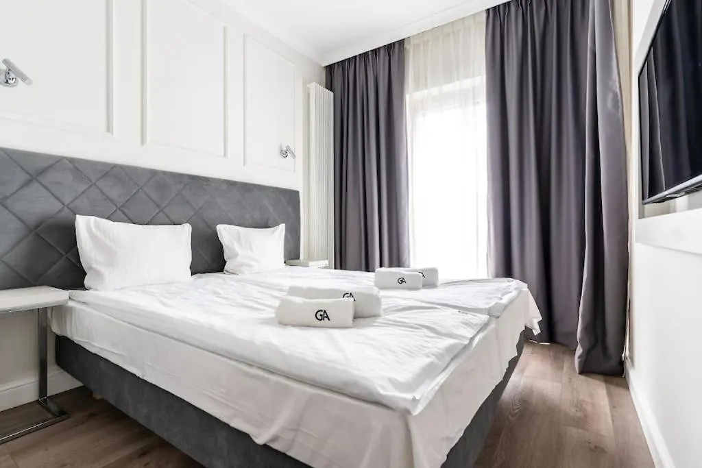 Urban Chic - Luxury Warsaw Stays - Mennica Residence - 4 Bedrooms 0*,  Poland