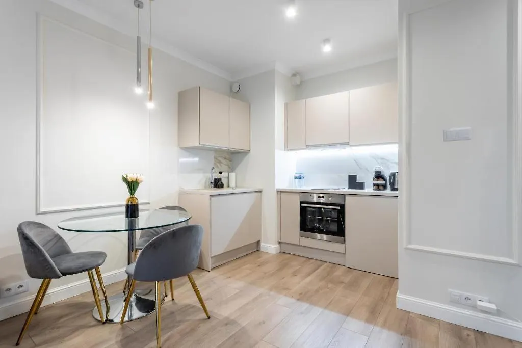 Apartment Urban Chic - Luxury Warsaw Stays - Mennica Residence - 4 Bedrooms