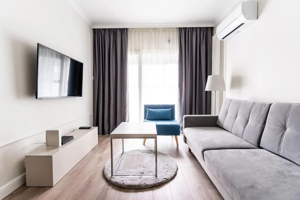 Apartment Urban Chic - Luxury Warsaw Stays - Mennica Residence - 4 Bedrooms