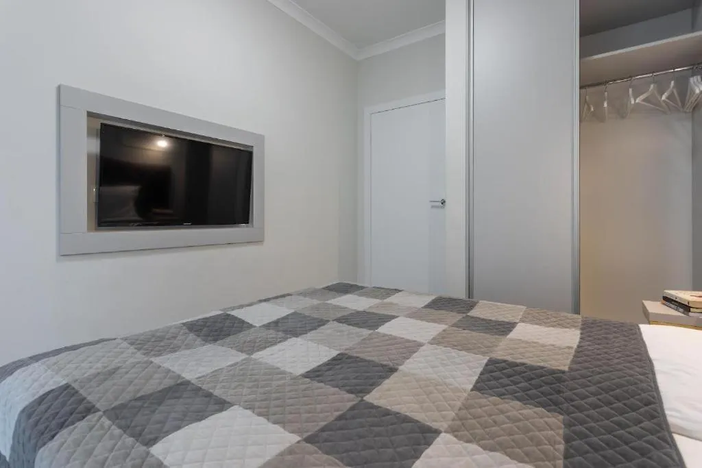 Apartment Urban Chic - Luxury Warsaw Stays - Mennica Residence - 4 Bedrooms Poland