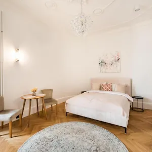 Premium Center Apartment